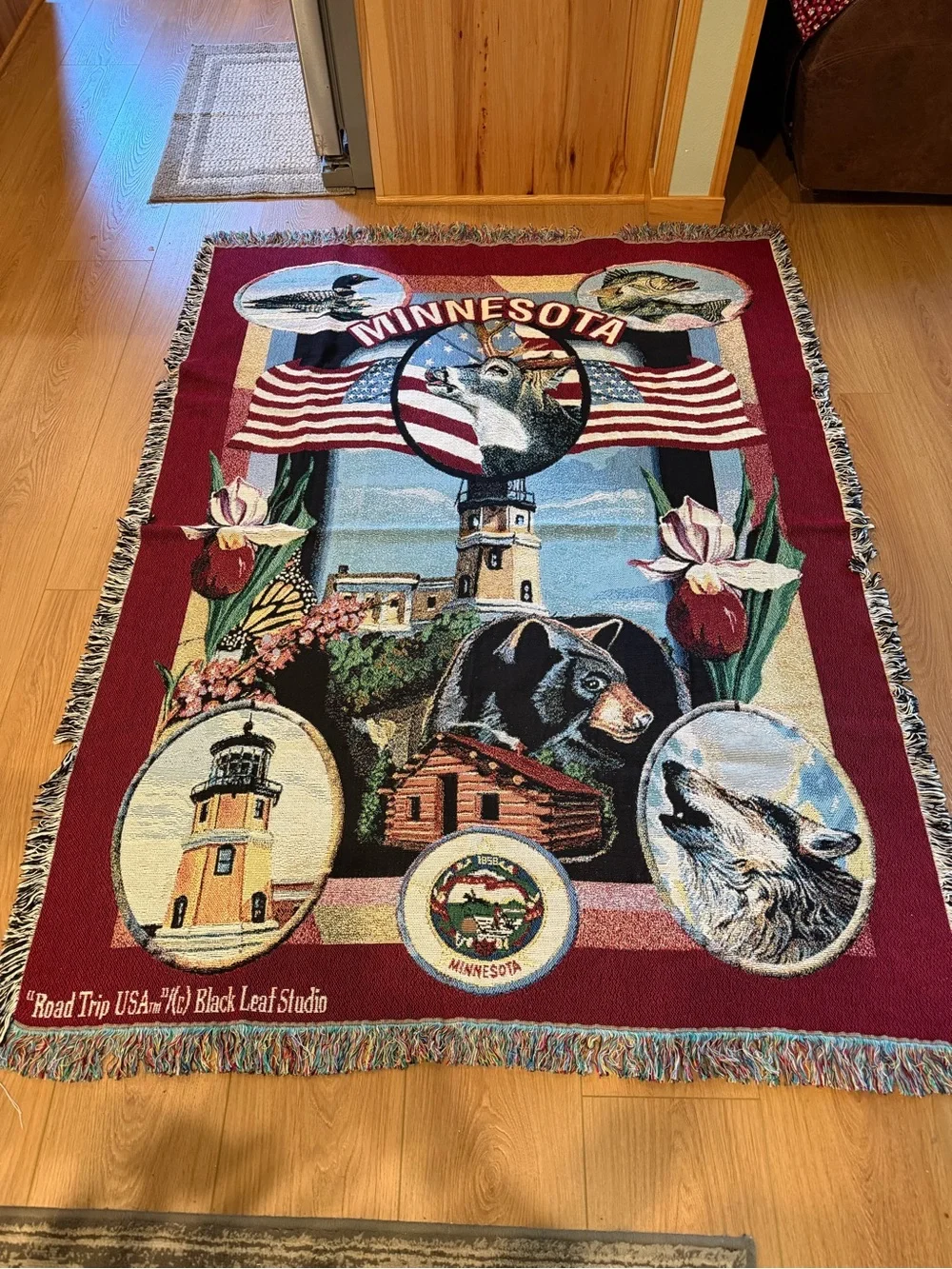 Minnesota Scenic Tapestry Throw Blanket - Maroon